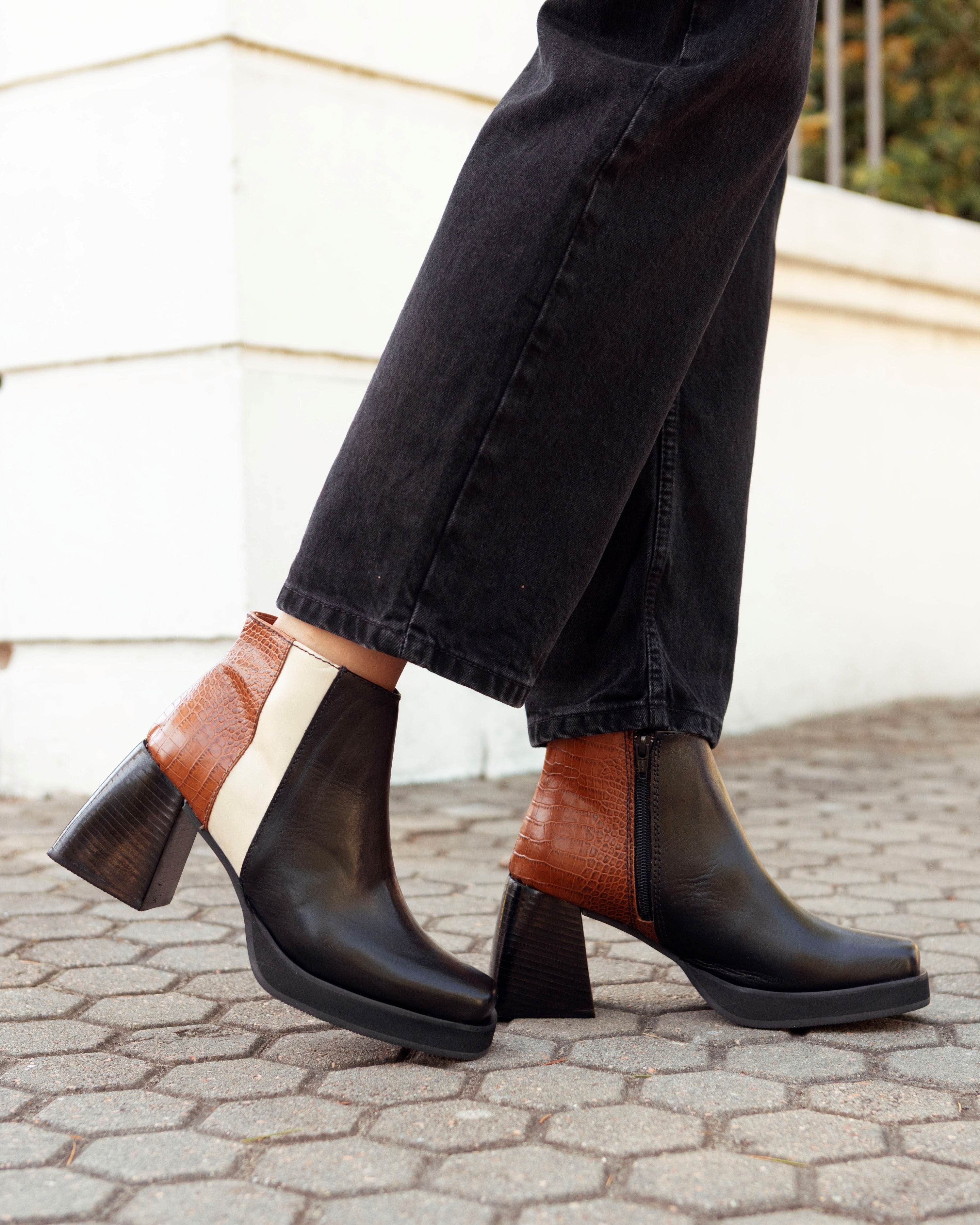 Atenas - Negra / Marrón