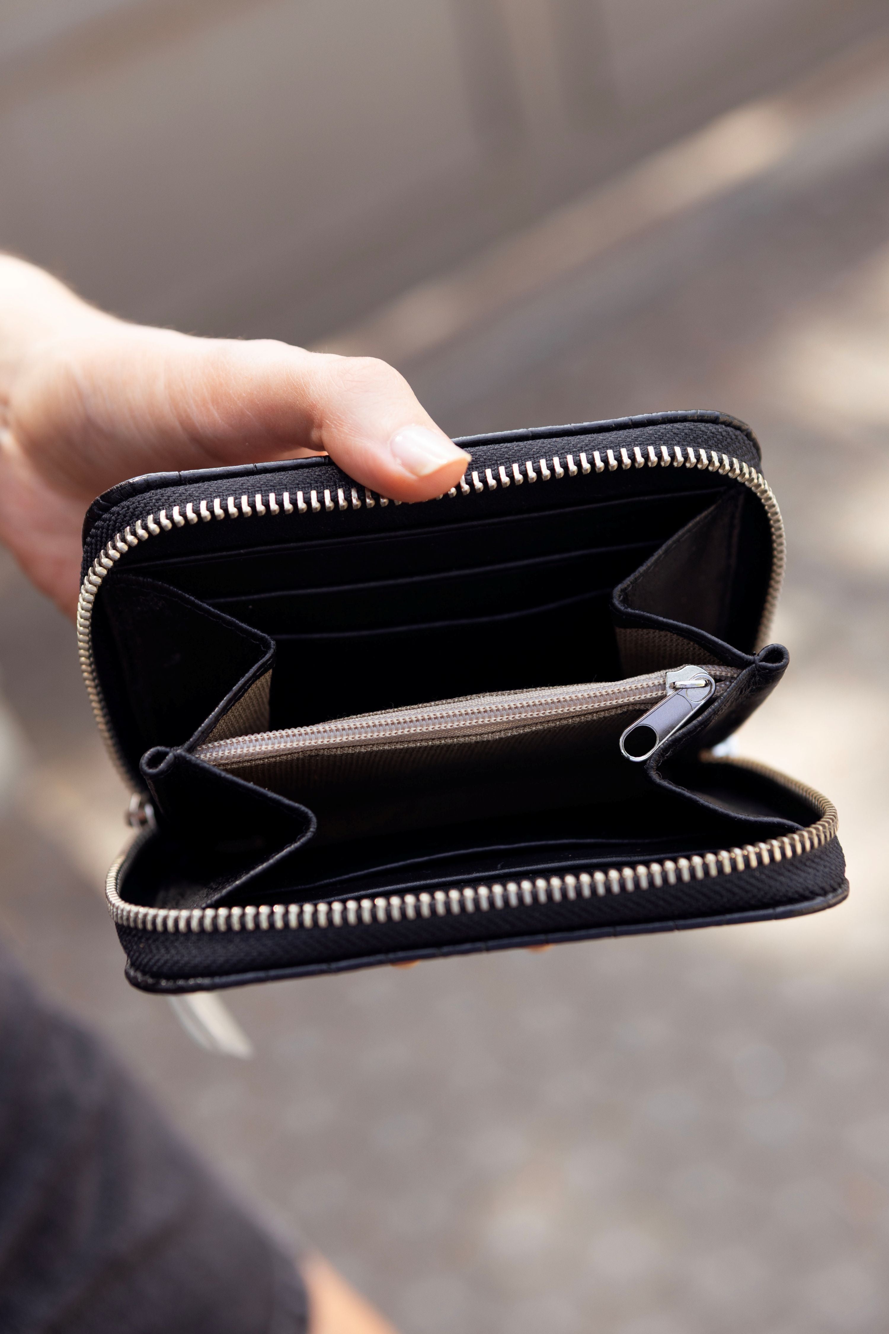 Billetera Chica con Cierre - Negro / Plata