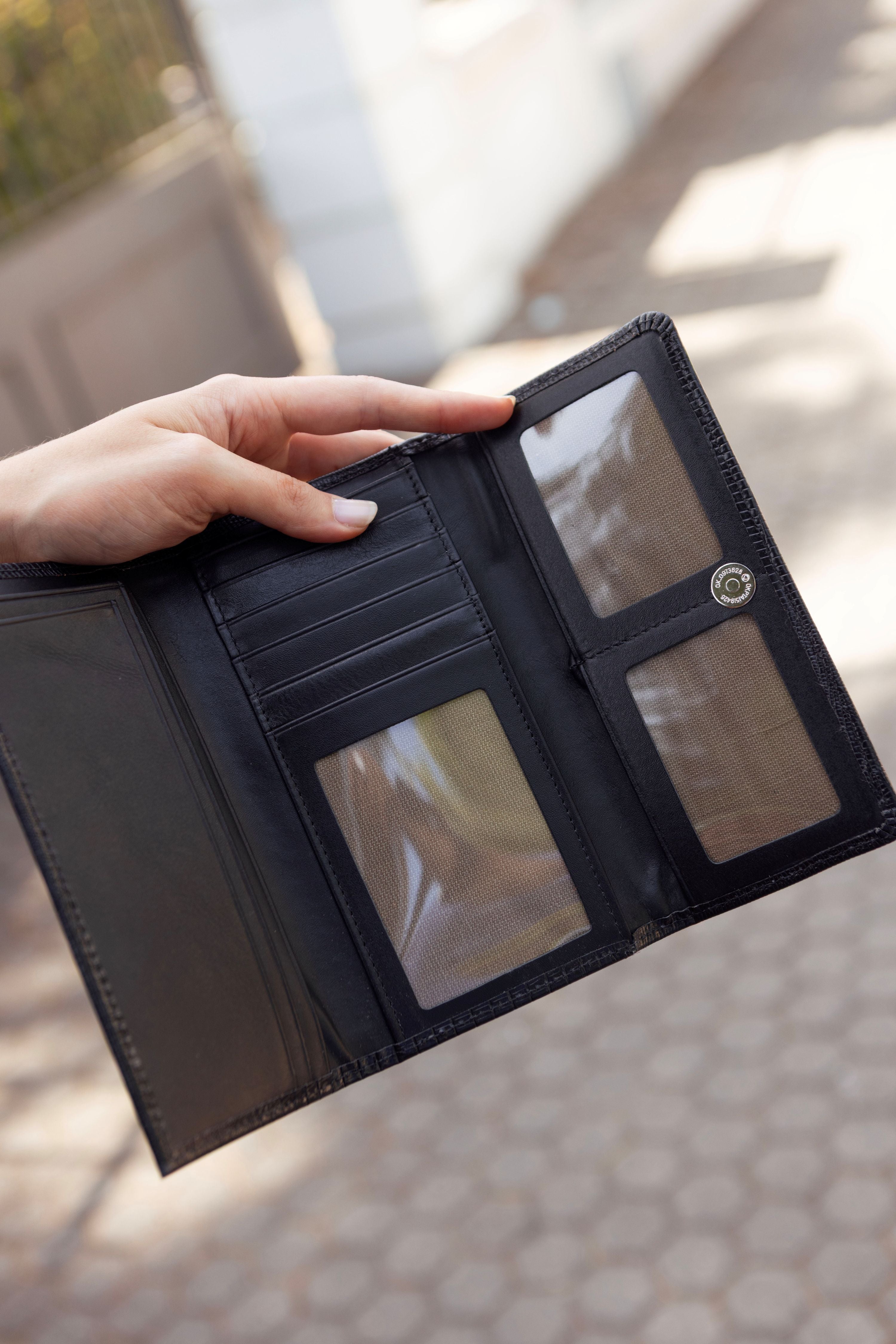 Billetera Mediana con broche - Negro