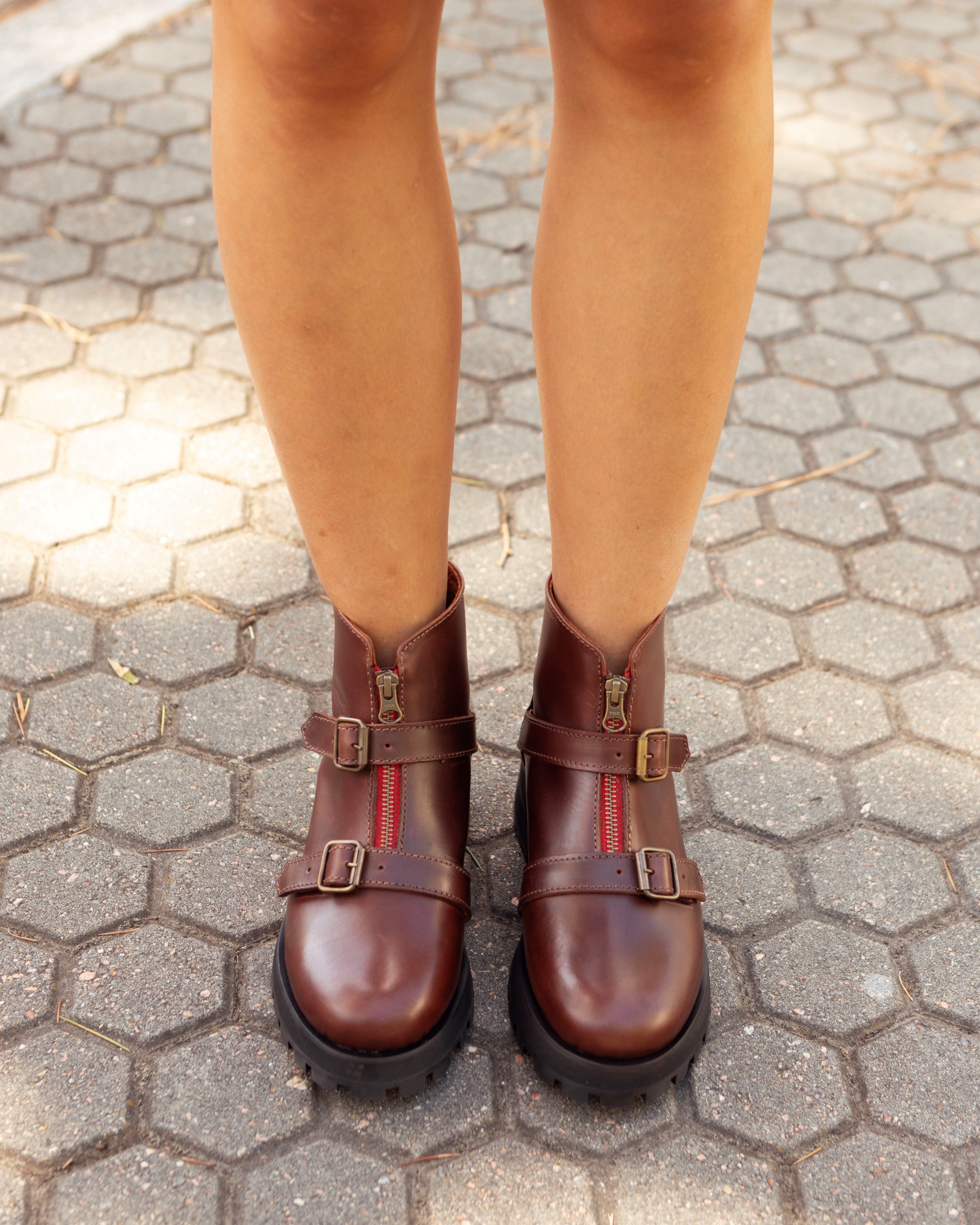 Aurelia - Marrón / Rojo